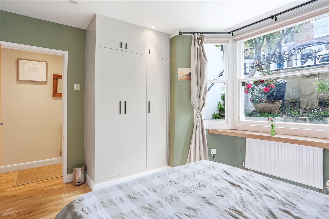 1 bed flat for sale in Hugo Road  - Property Image 11