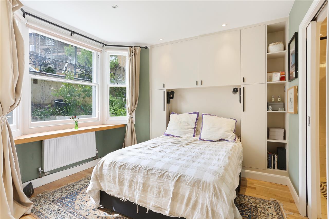 1 bed flat for sale in Hugo Road 11