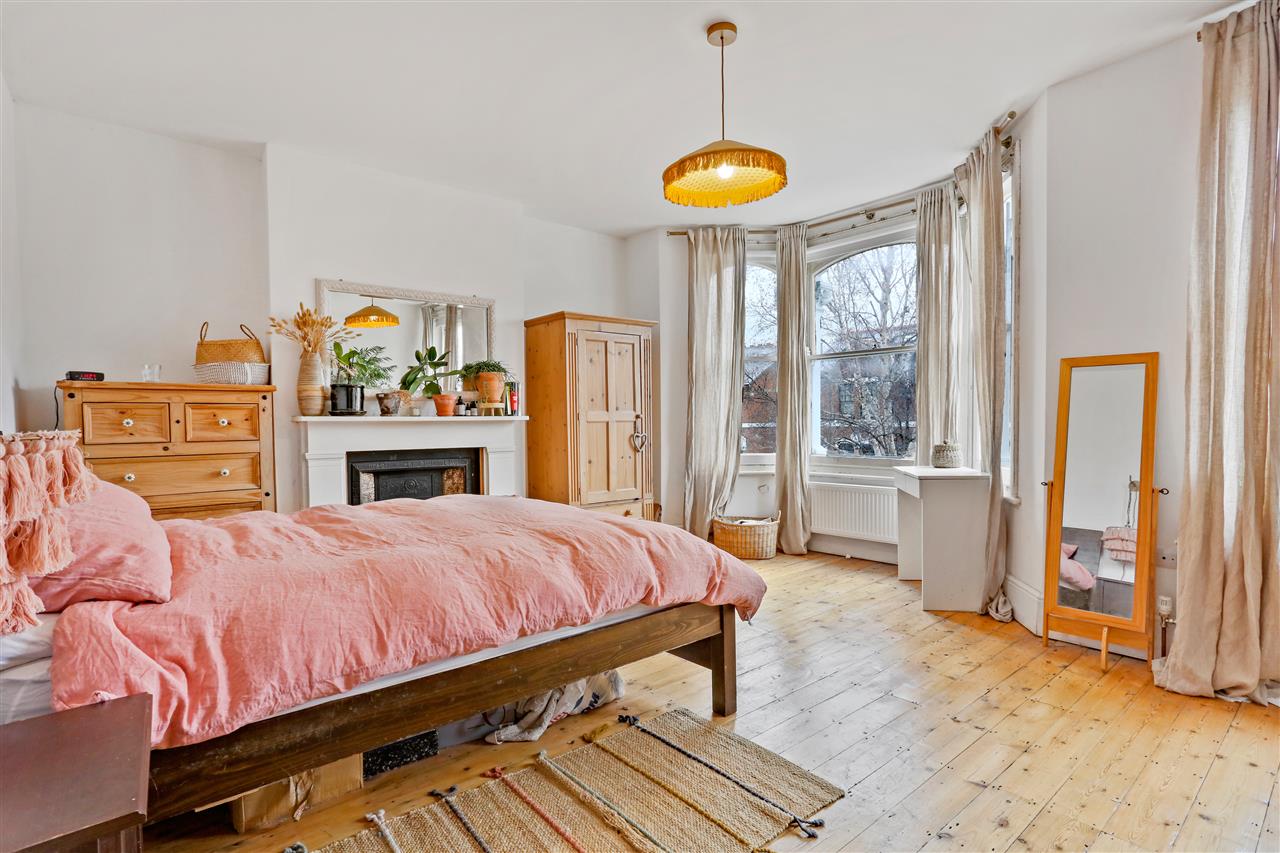 5 bed terraced house for sale in Tytherton Road 4