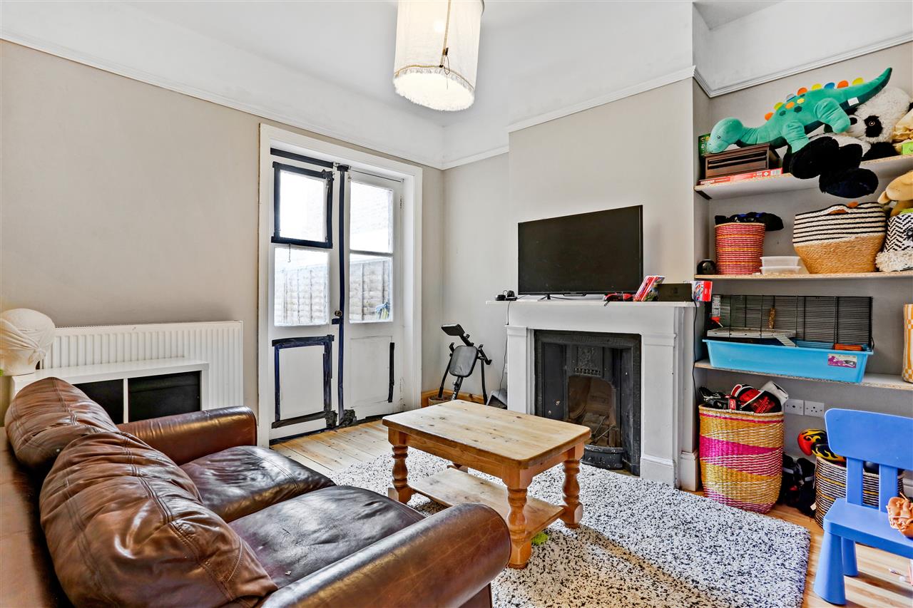 5 bed terraced house for sale in Tytherton Road 12