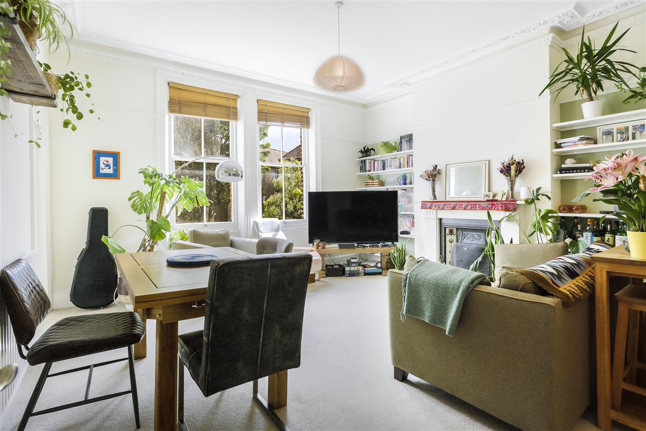 2 bed flat for sale in Dalmeny Road - Property Image 1