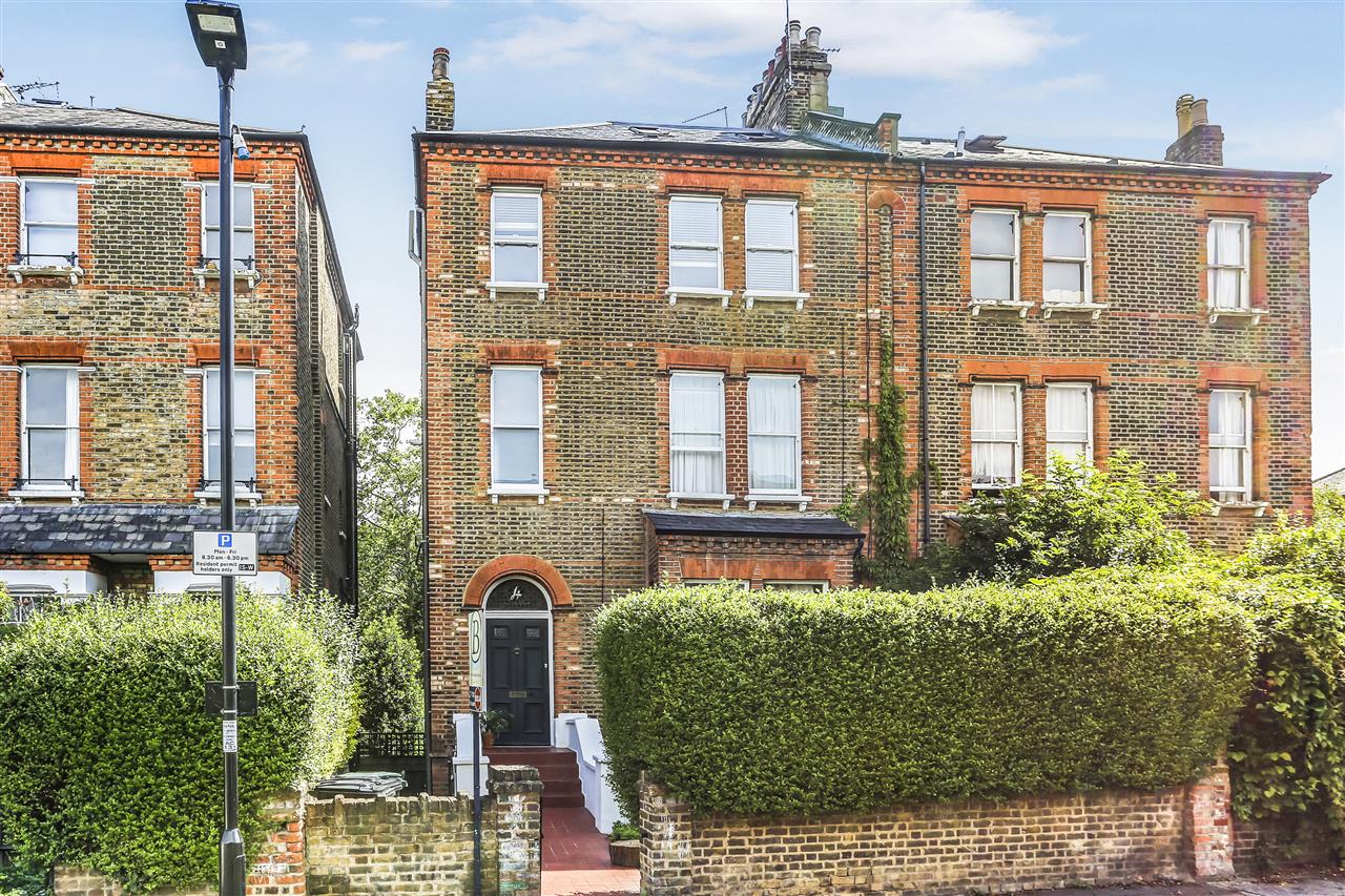 2 bed flat for sale in Dalmeny Road 1