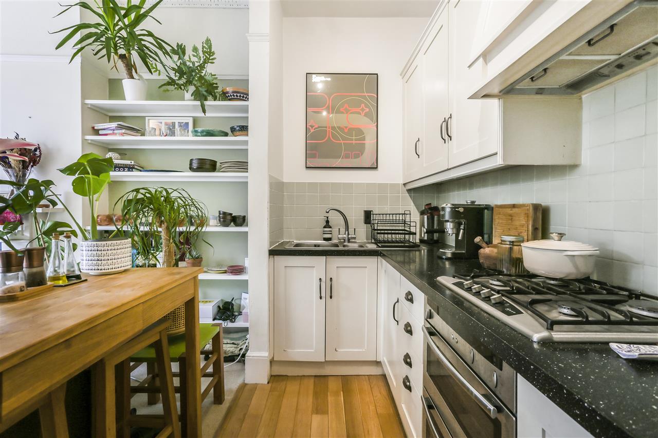 2 bed flat for sale in Dalmeny Road  - Property Image 3