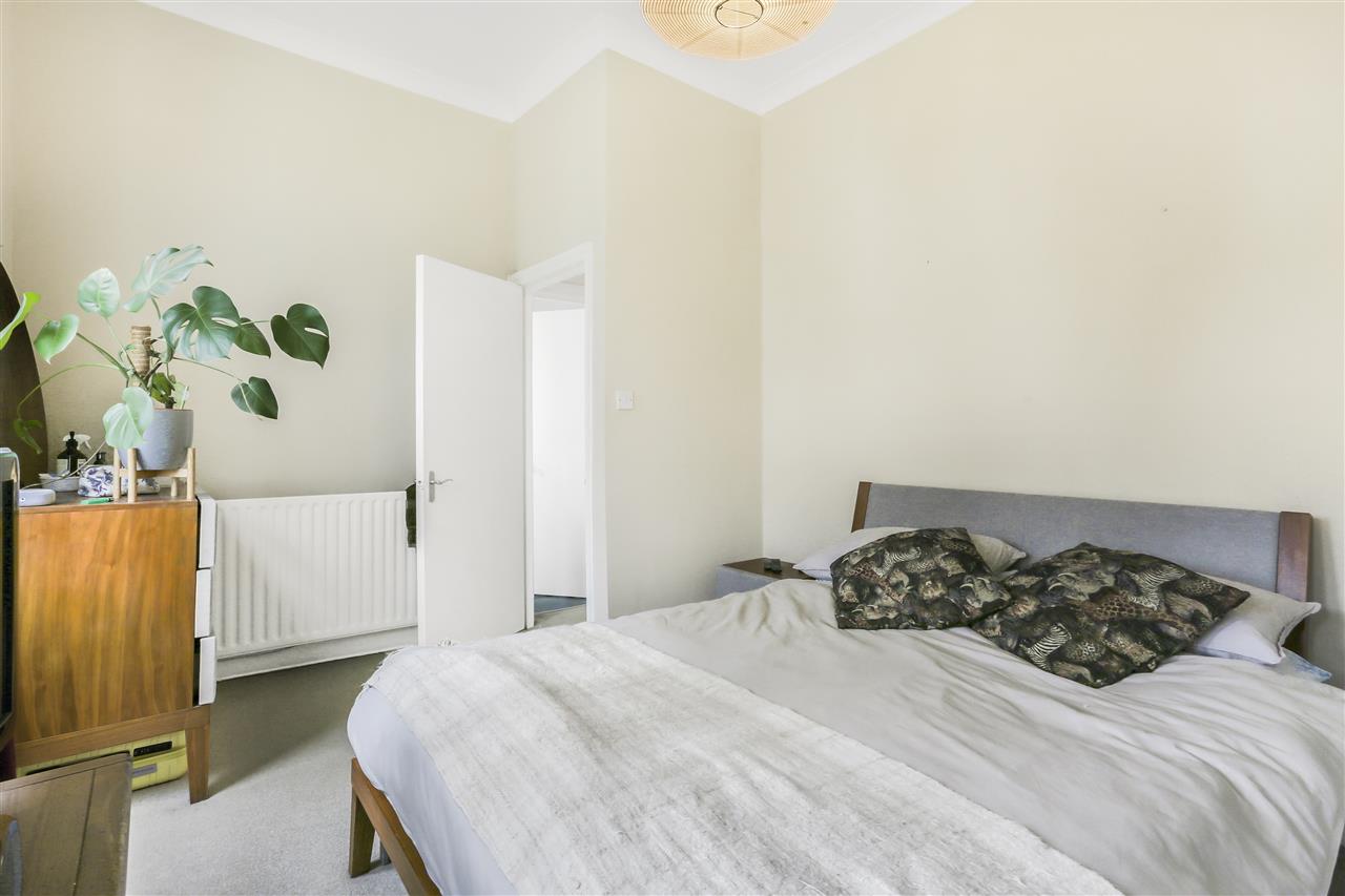 2 bed flat for sale in Dalmeny Road  - Property Image 5