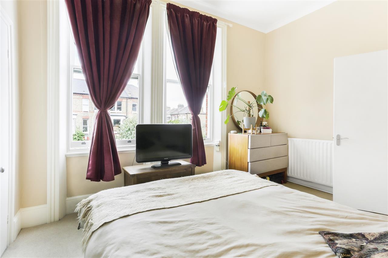 2 bed flat for sale in Dalmeny Road 5