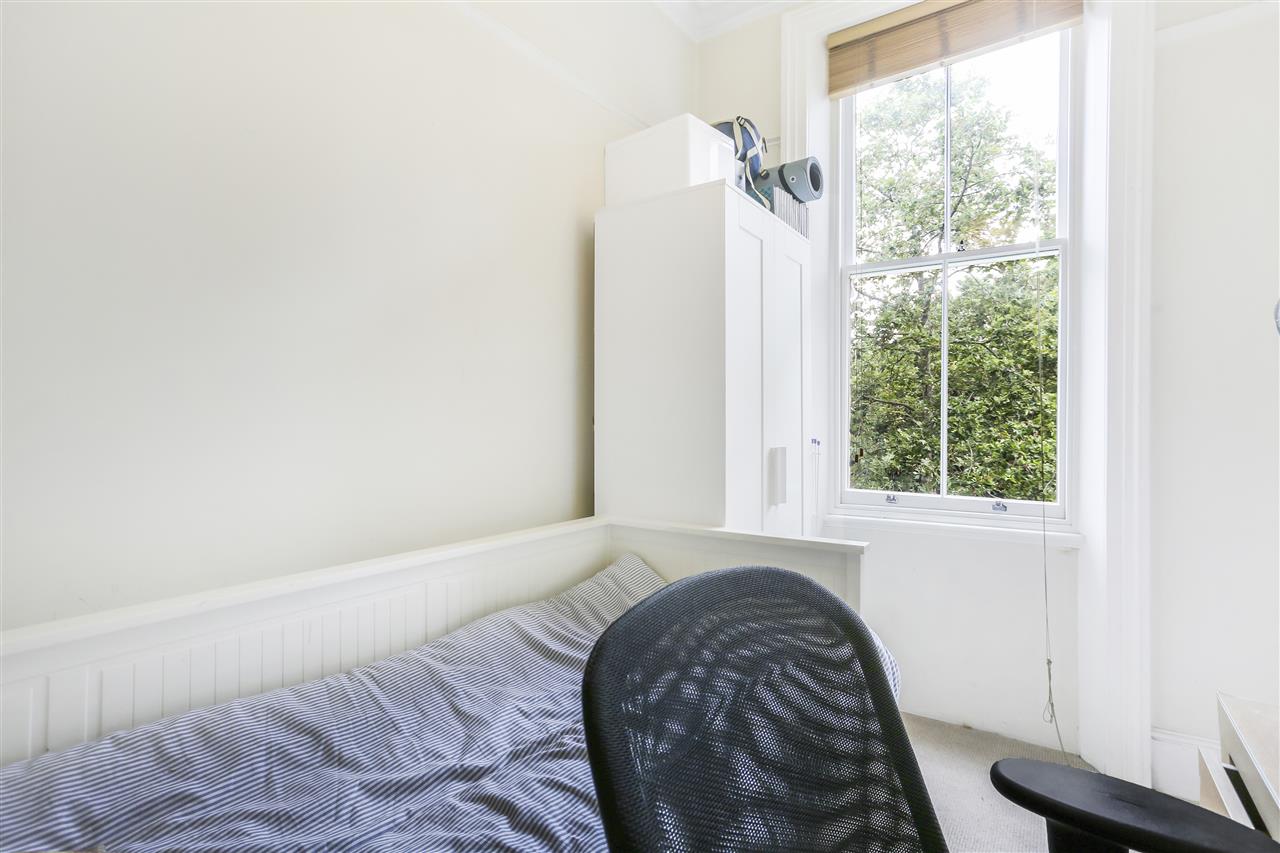 2 bed flat for sale in Dalmeny Road 10