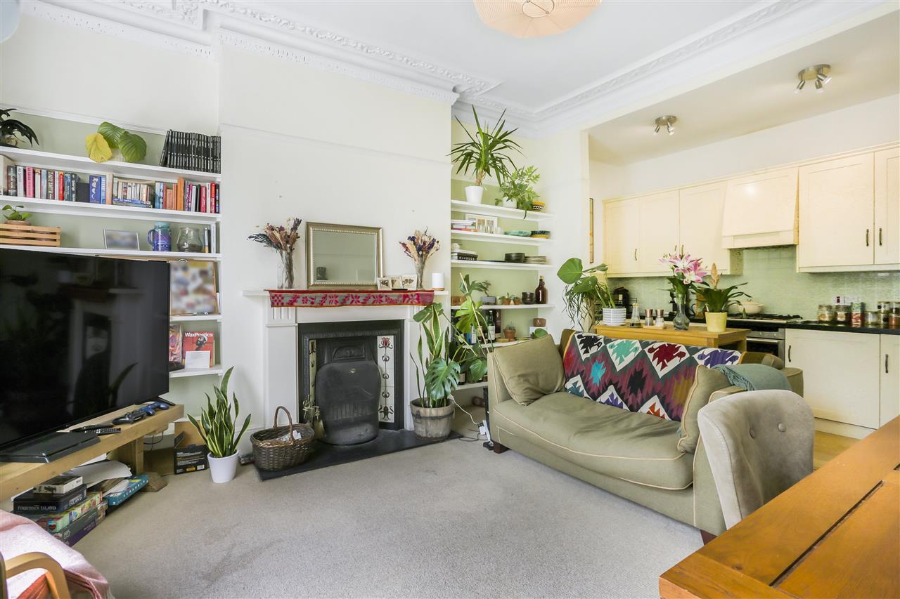 2 bed flat for sale in Dalmeny Road 14