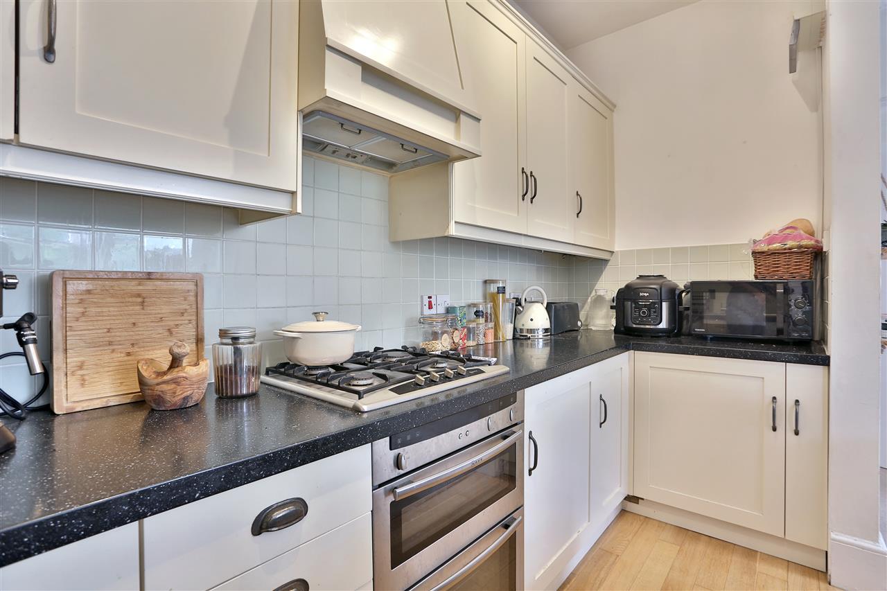 2 bed flat for sale in Dalmeny Road 16