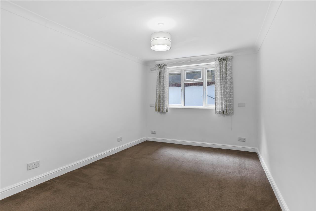 2 bed maisonette to rent in Anson Road 8