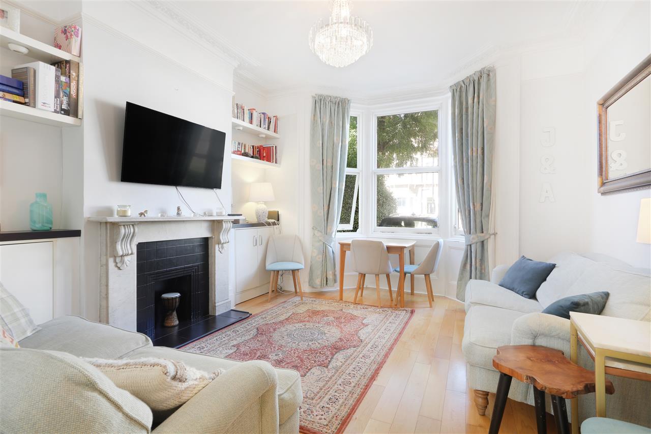 2 bed flat for sale in Tufnell Park Road - Property Image 1