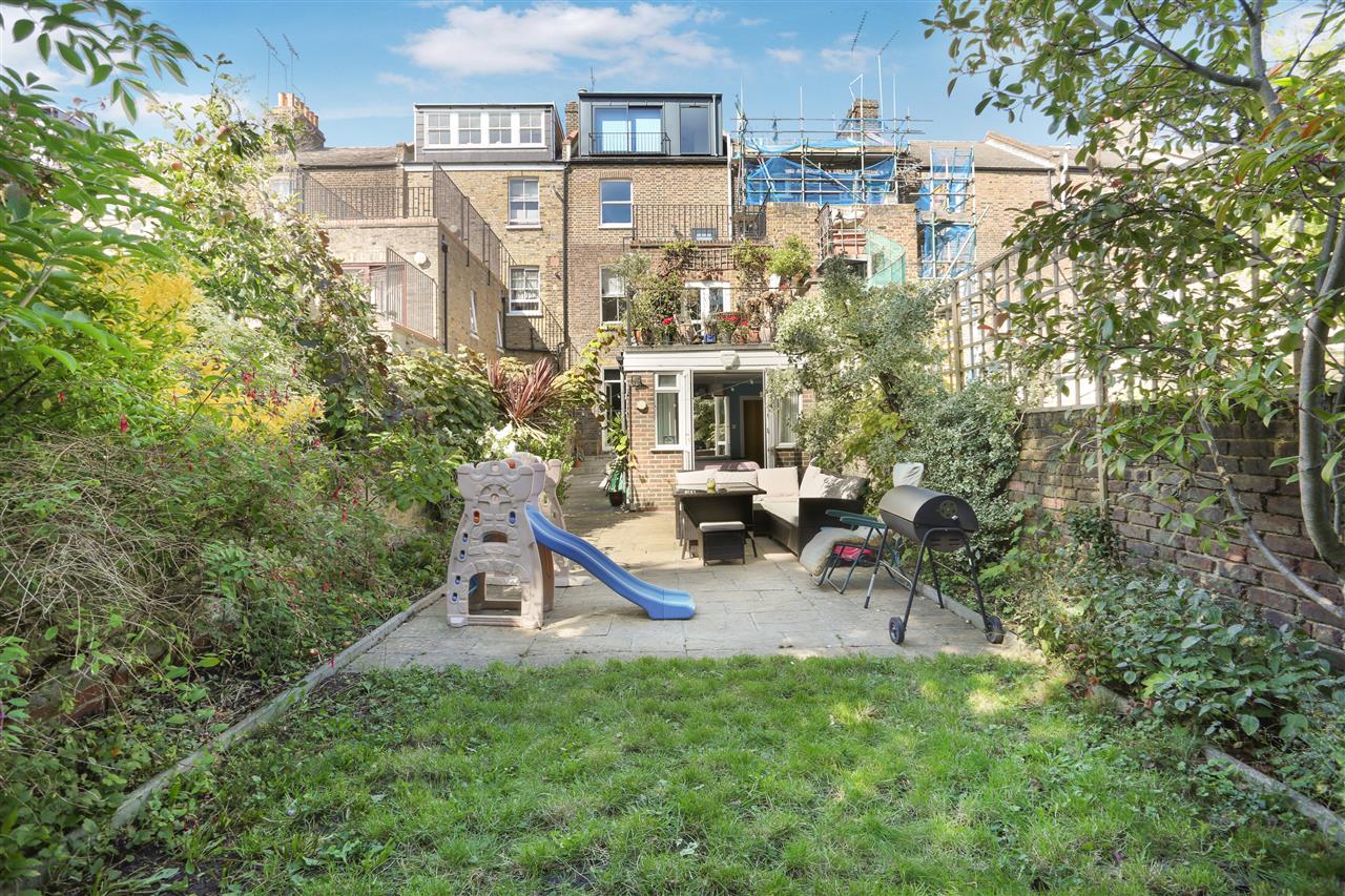 2 bed flat for sale in Tufnell Park Road  - Property Image 2