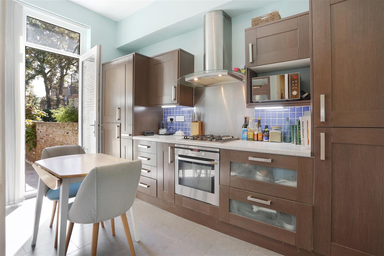 2 bed flat for sale in Tufnell Park Road  - Property Image 3