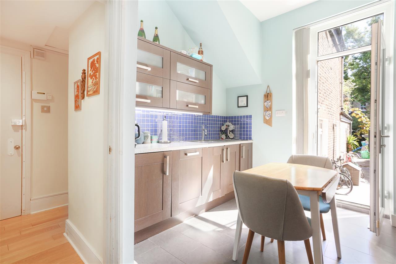 2 bed flat for sale in Tufnell Park Road  - Property Image 6