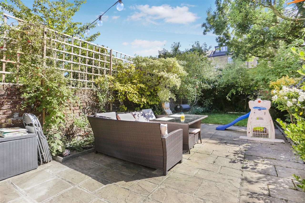 2 bed flat for sale in Tufnell Park Road  - Property Image 7