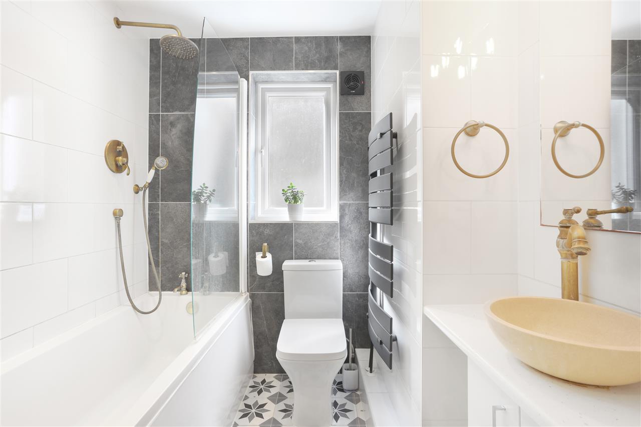 2 bed flat for sale in Tufnell Park Road 10