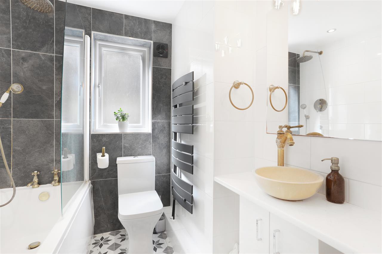 2 bed flat for sale in Tufnell Park Road  - Property Image 12