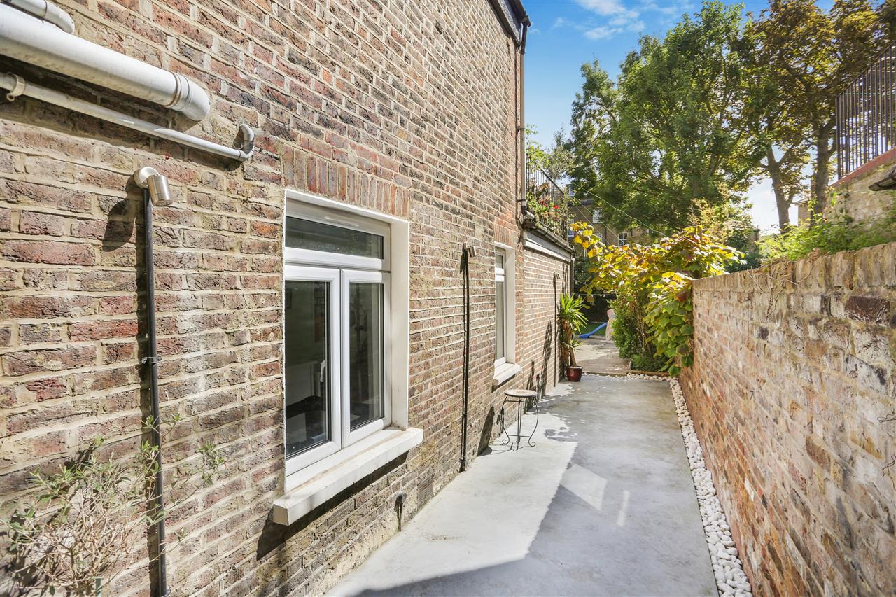 2 bed flat for sale in Tufnell Park Road 14