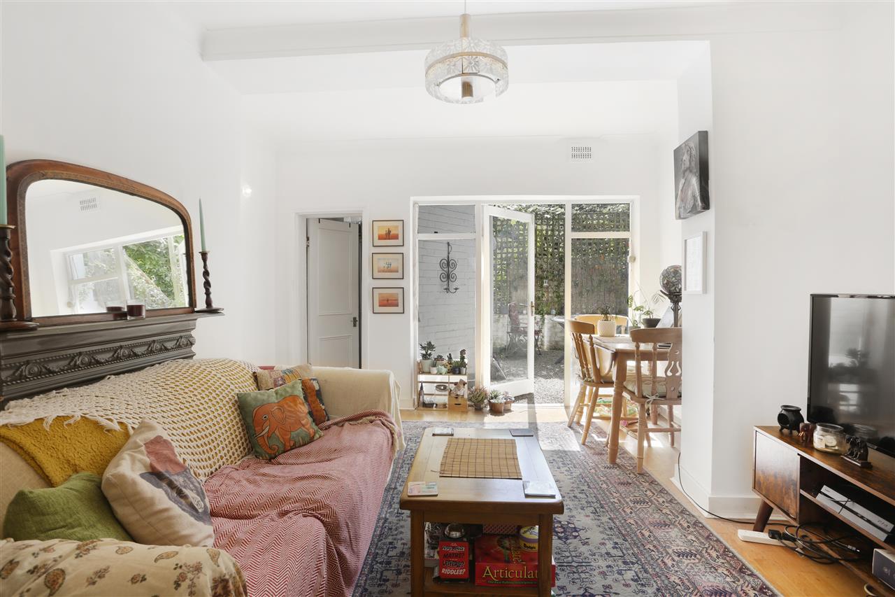 2 bed flat for sale in Tufnell Park Road - Property Image 1