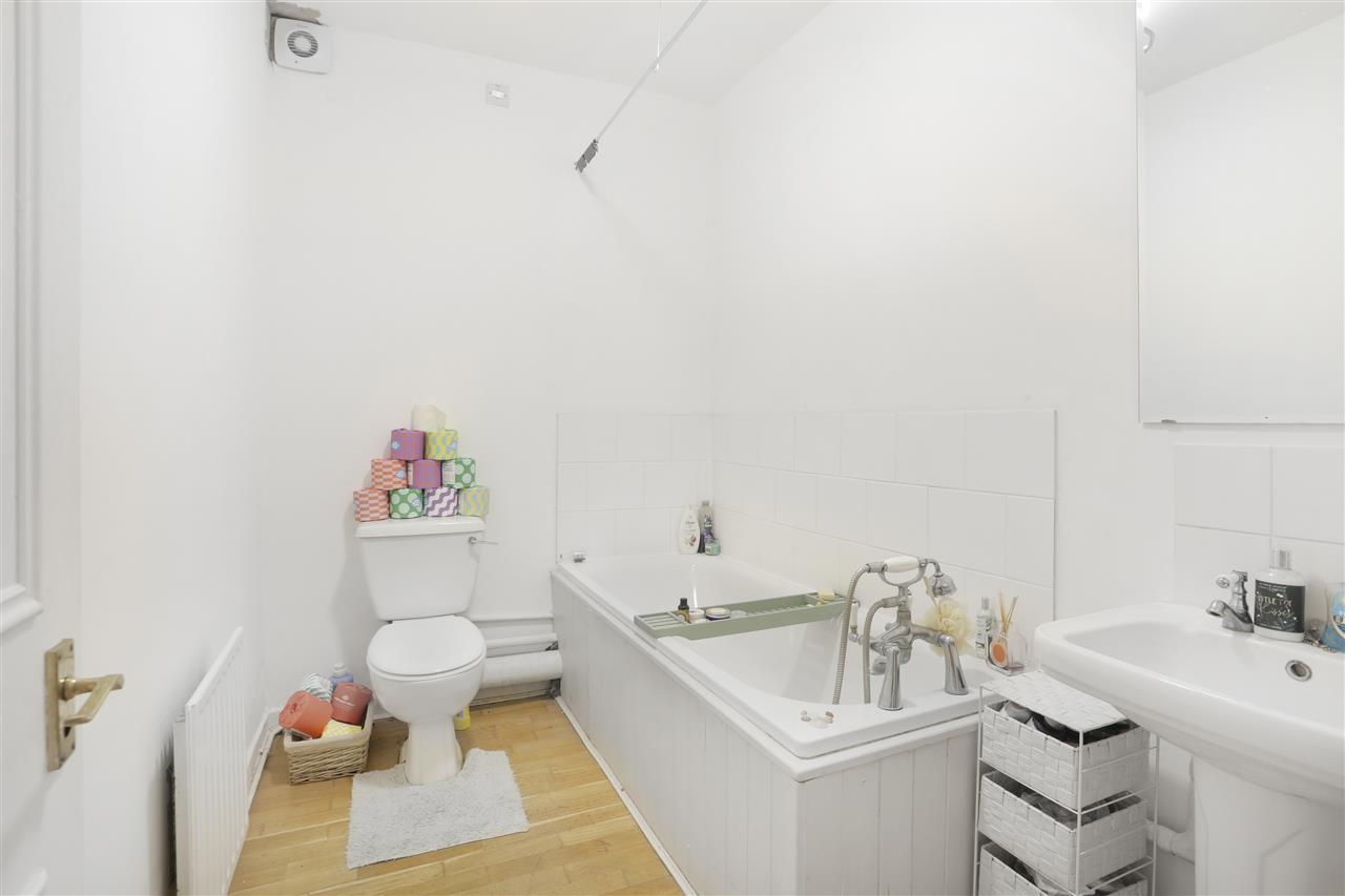 2 bed flat for sale in Tufnell Park Road  - Property Image 7