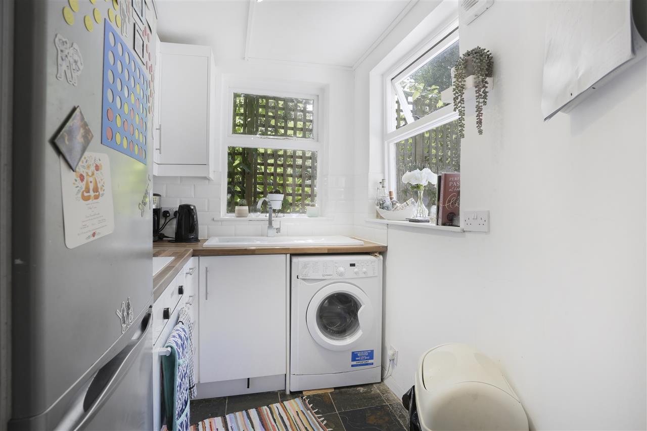 2 bed flat for sale in Tufnell Park Road  - Property Image 9