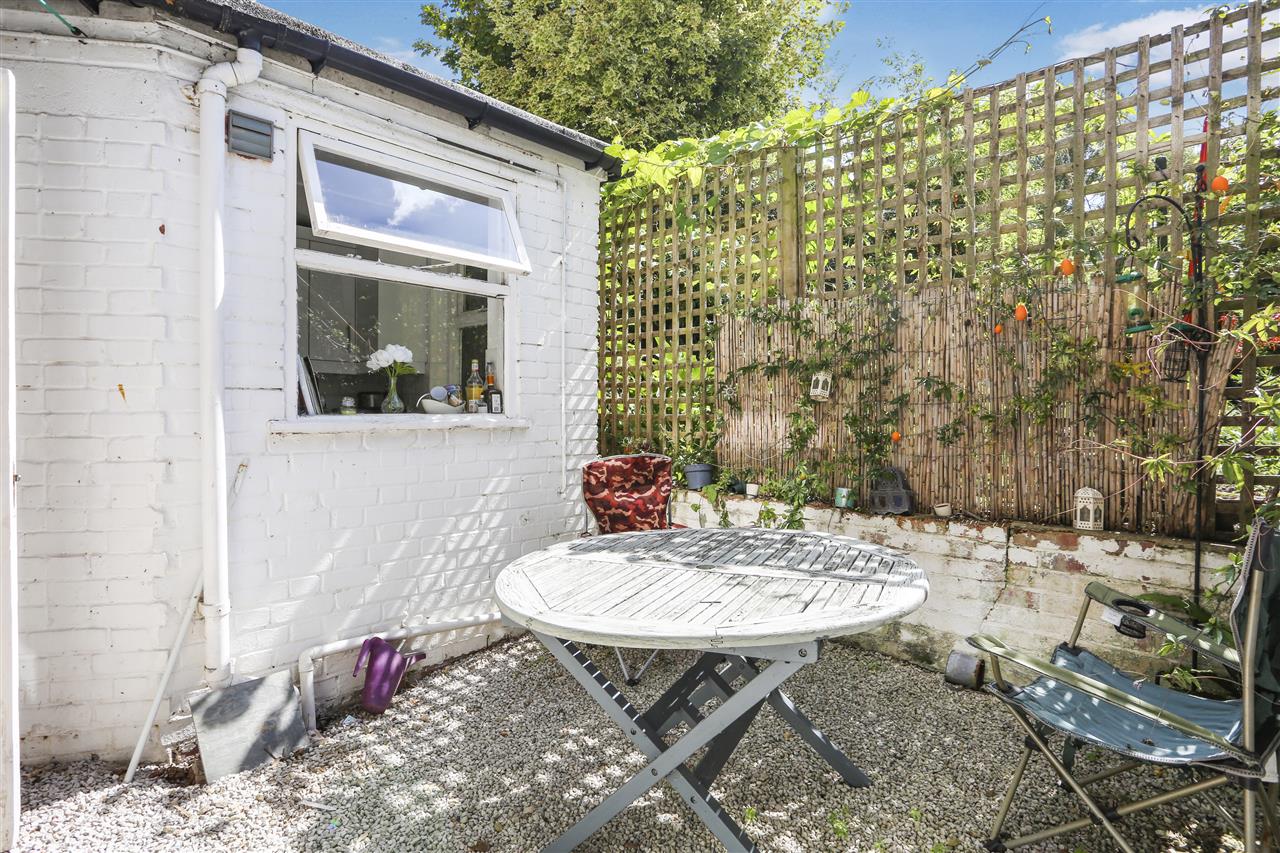 2 bed flat for sale in Tufnell Park Road 9