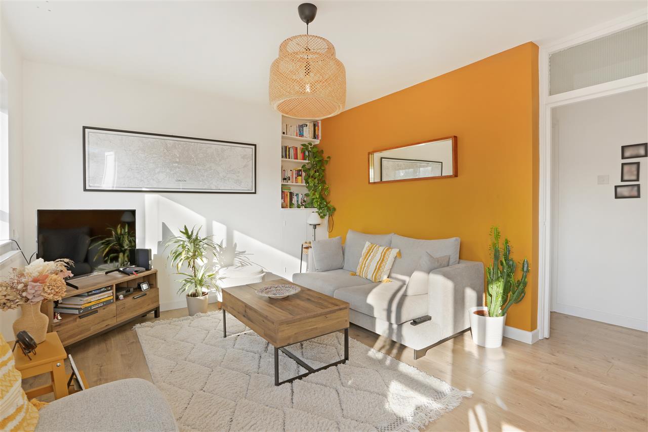 2 bed flat for sale  - Property Image 5