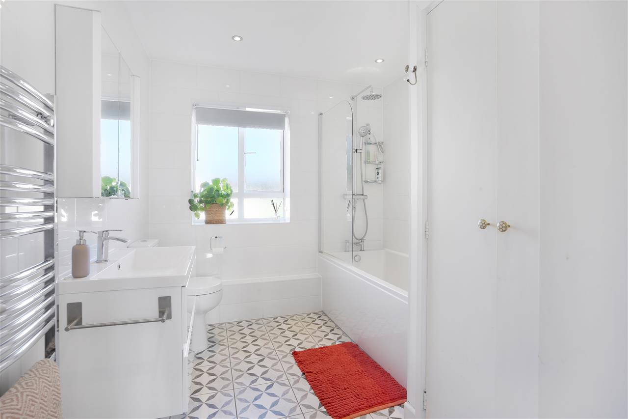 2 bed flat for sale 6