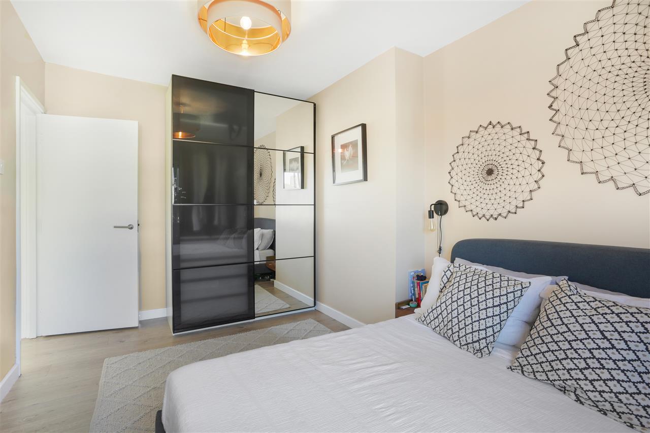 2 bed flat for sale  - Property Image 8