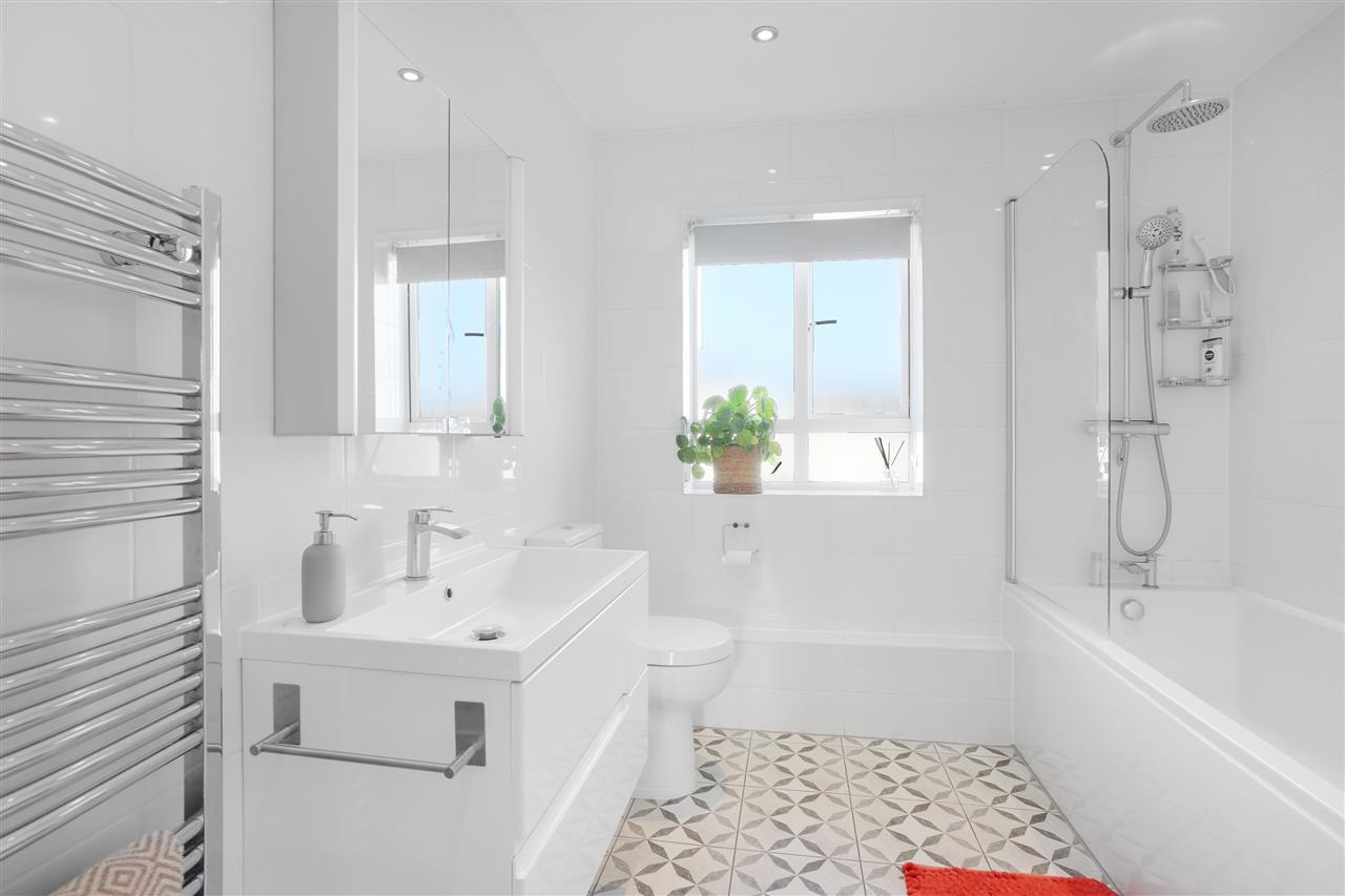 2 bed flat for sale 8