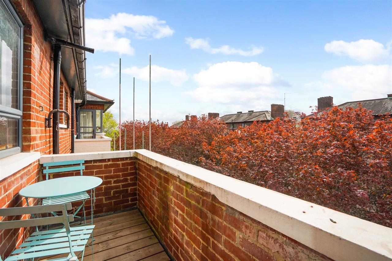 2 bed flat for sale 10