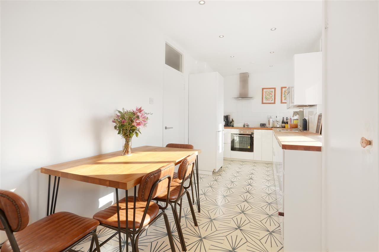 2 bed flat for sale  - Property Image 12