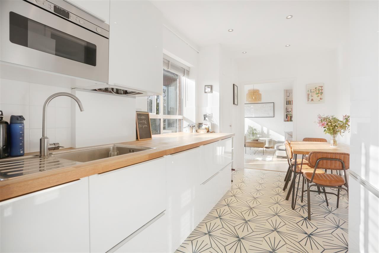 2 bed flat for sale  - Property Image 13