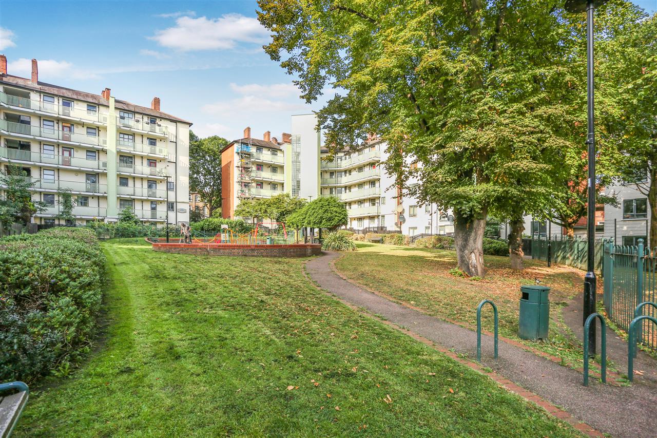 2 bed flat for sale  - Property Image 22