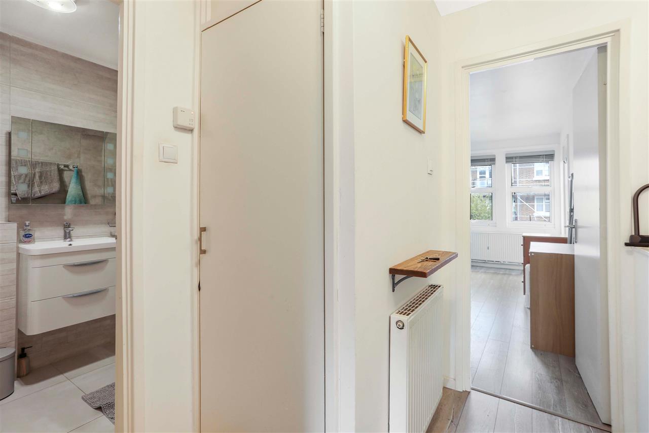 1 bed flat for sale in Warrender Road  - Property Image 6