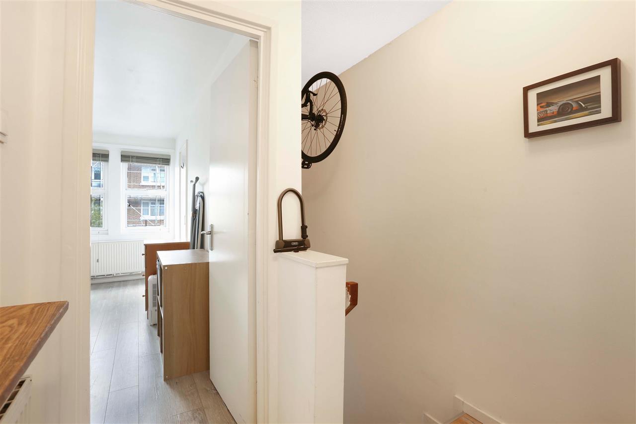 1 bed flat for sale in Warrender Road 6