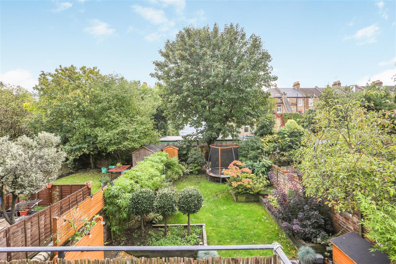2 bed flat for sale in Tufnell Park Road 1
