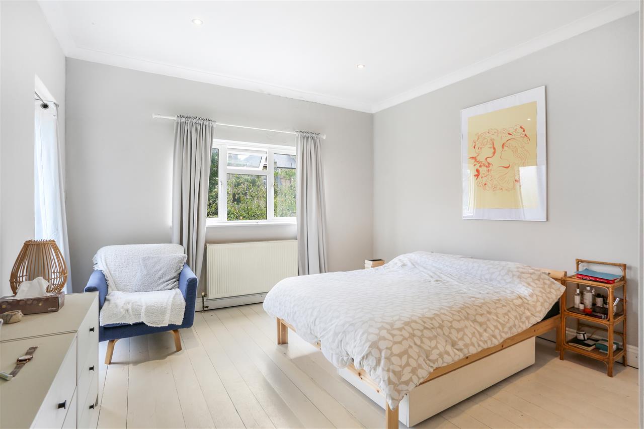 2 bed flat for sale in Tufnell Park Road  - Property Image 3