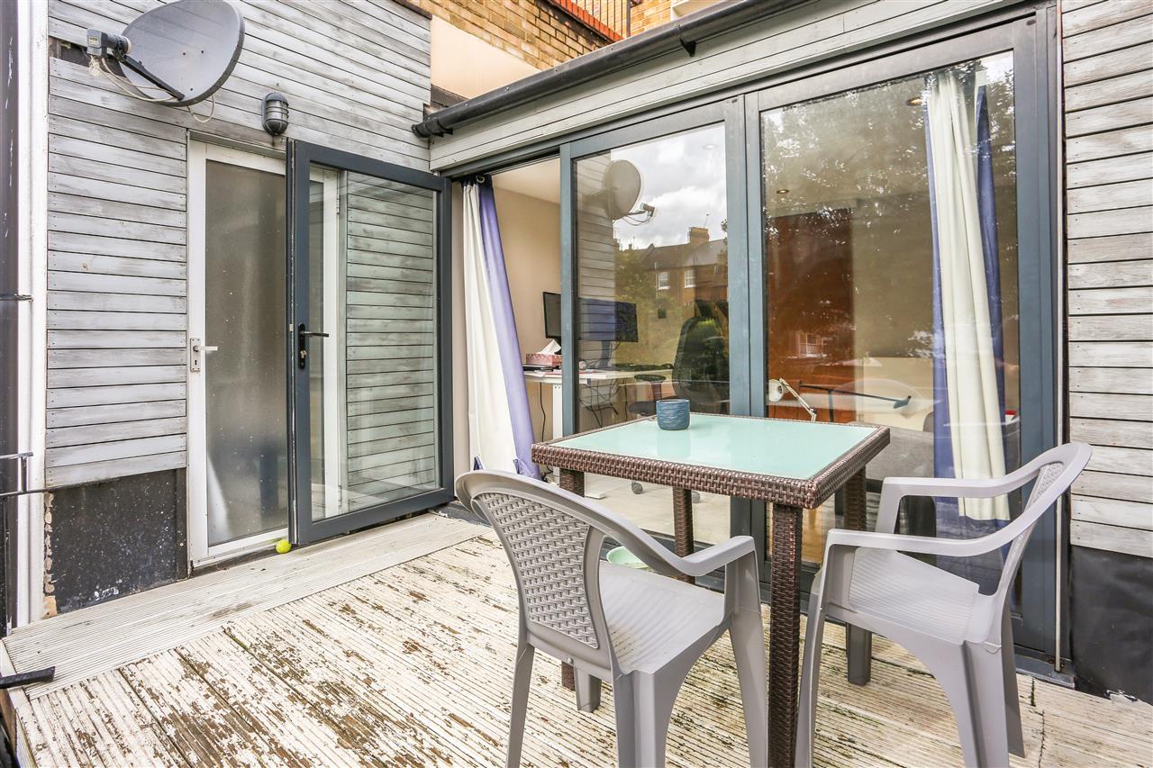 2 bed flat for sale in Tufnell Park Road 5