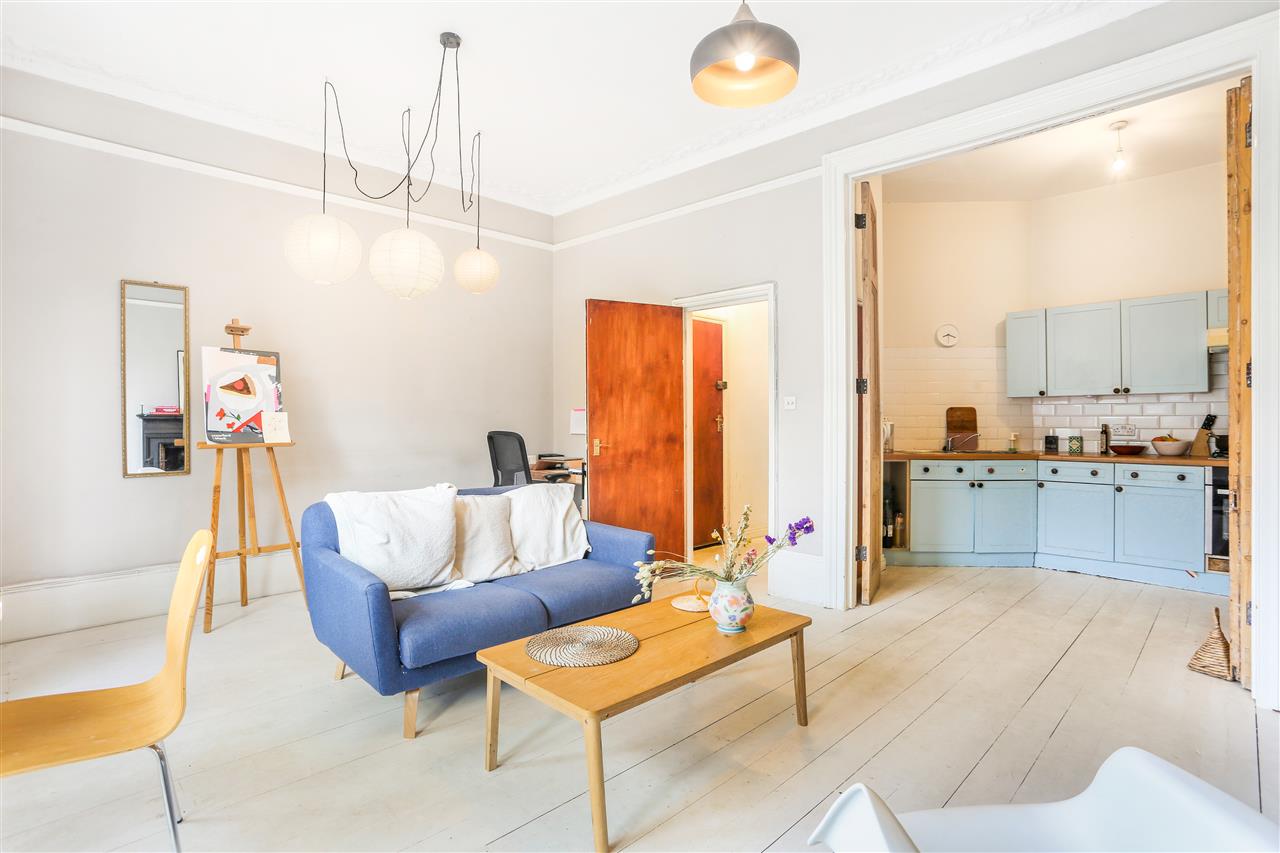 2 bed flat for sale in Tufnell Park Road  - Property Image 10