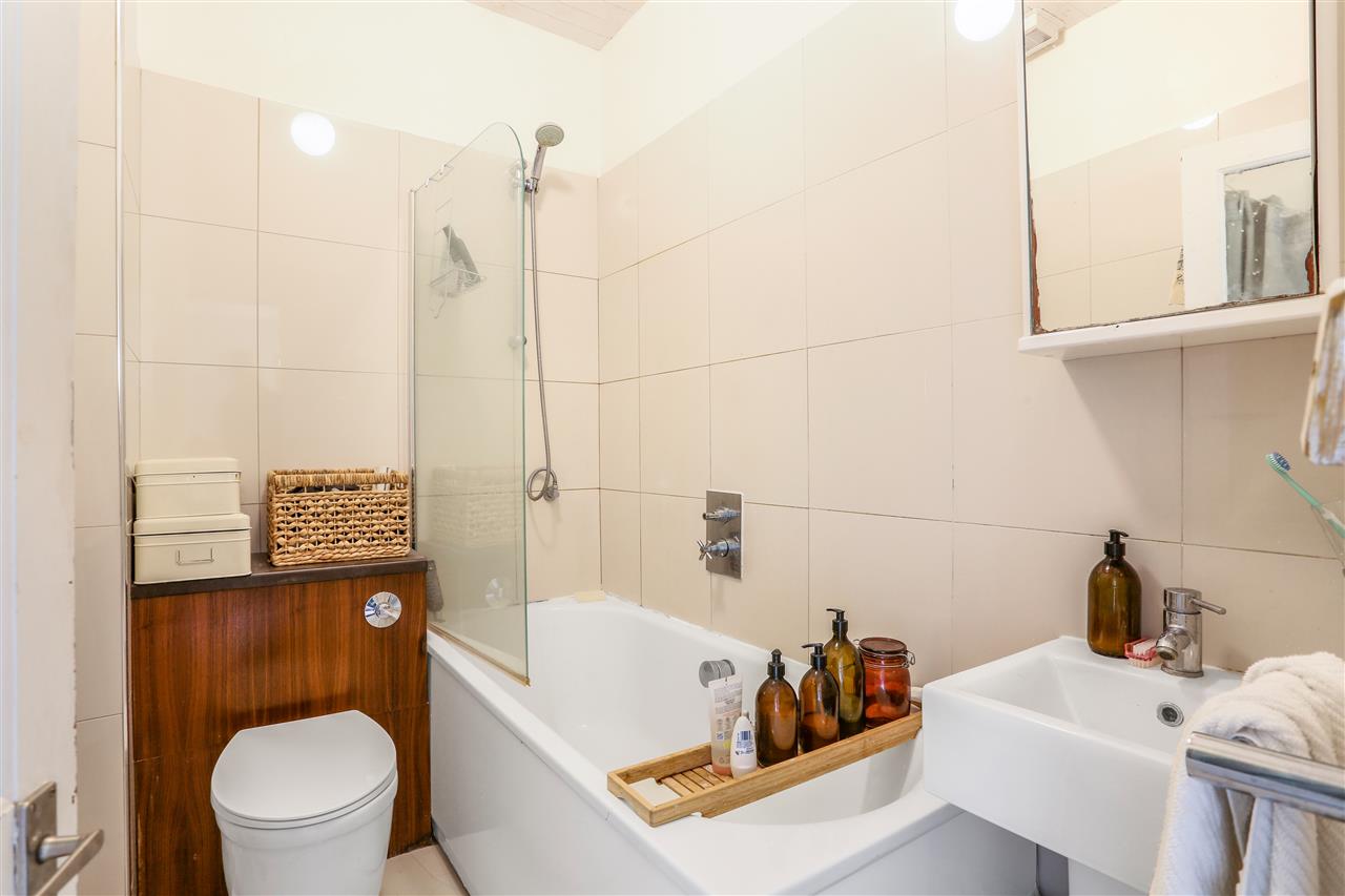 2 bed flat for sale in Tufnell Park Road  - Property Image 15