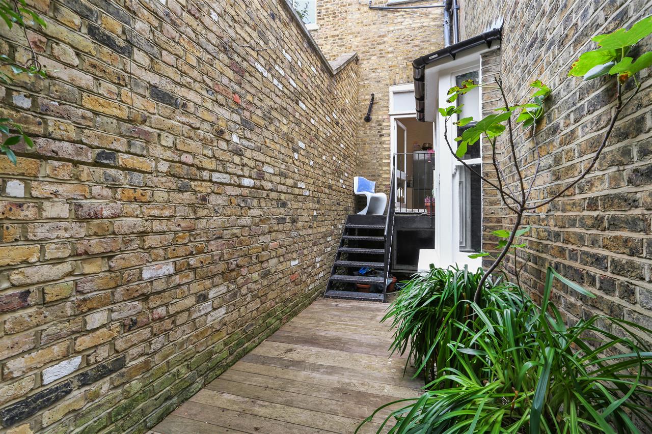 1 bed flat for sale in Mercers Road 6