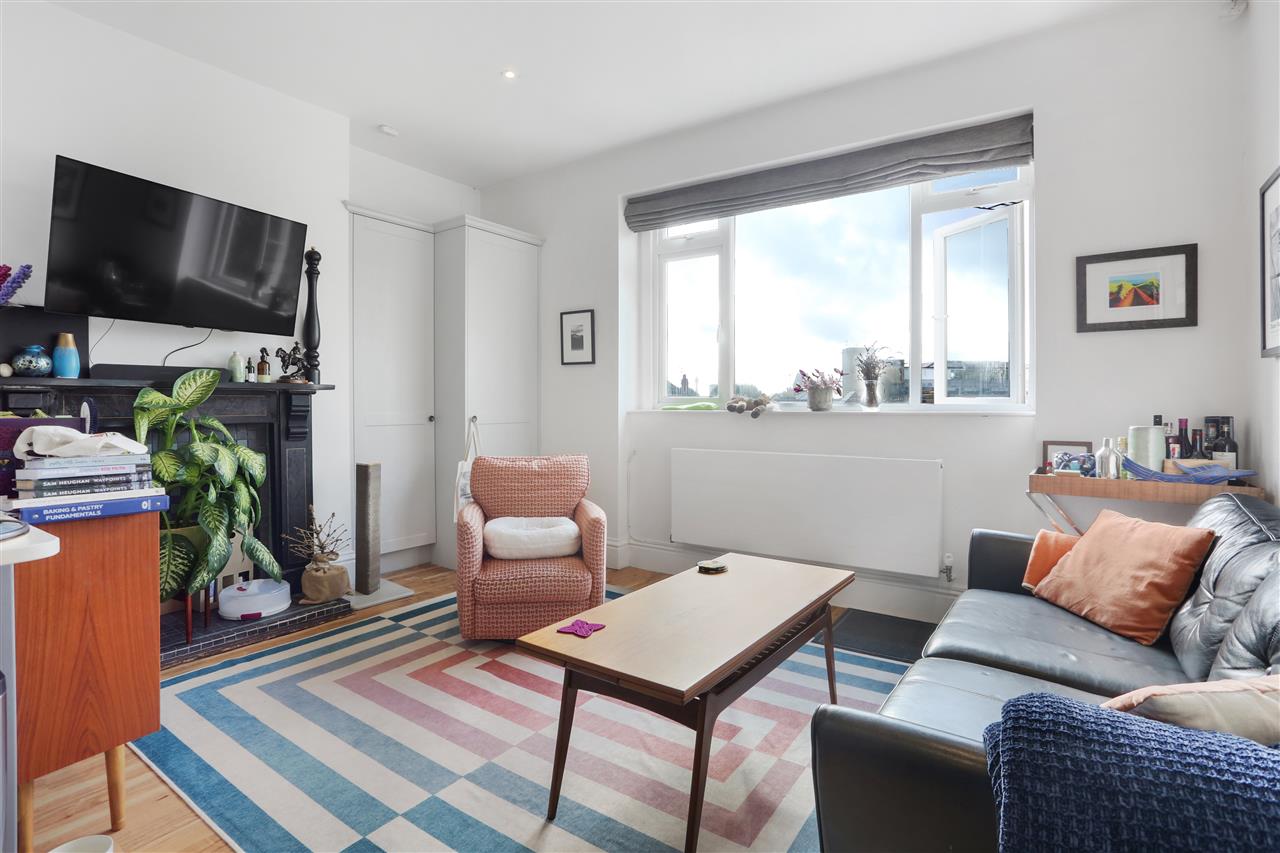 2 bed flat for sale in Brecknock Road 6