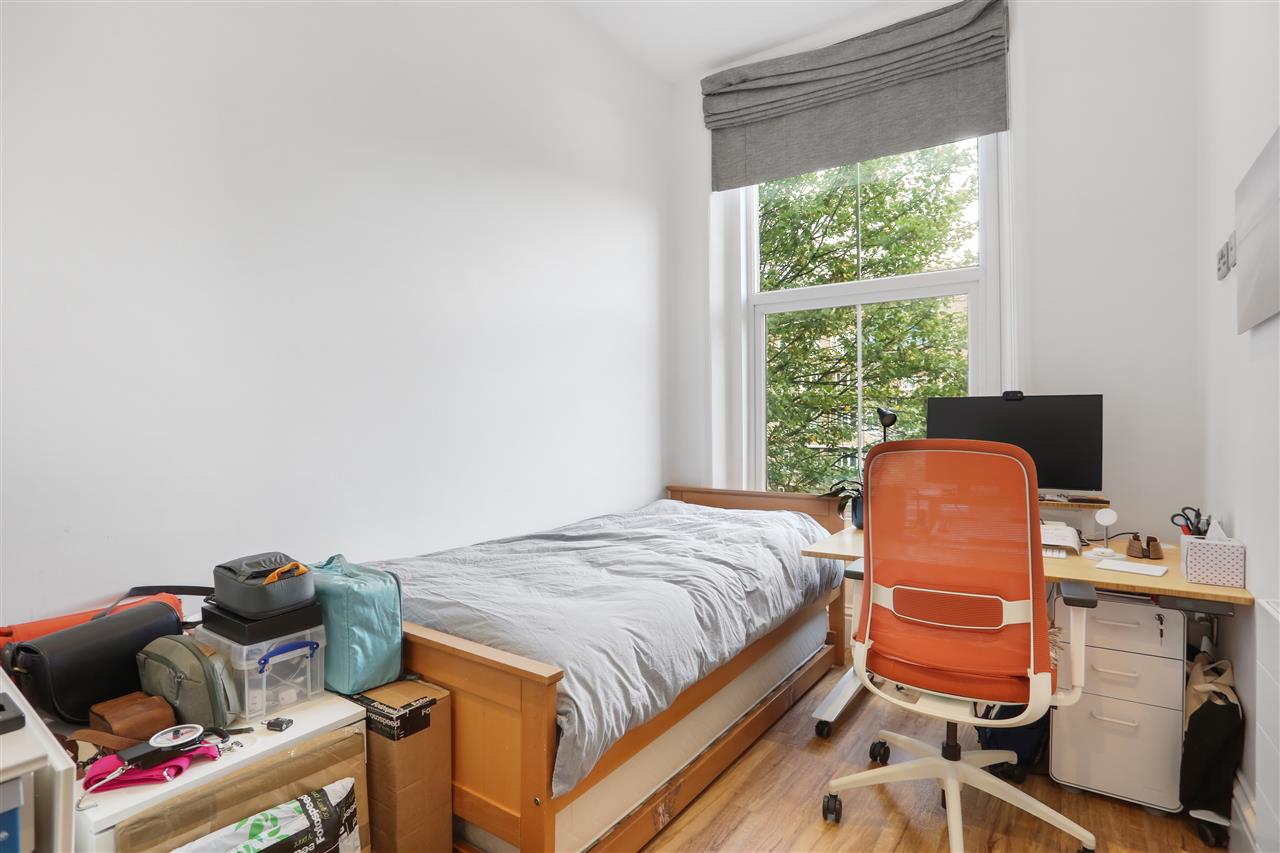 2 bed flat for sale in Brecknock Road 8