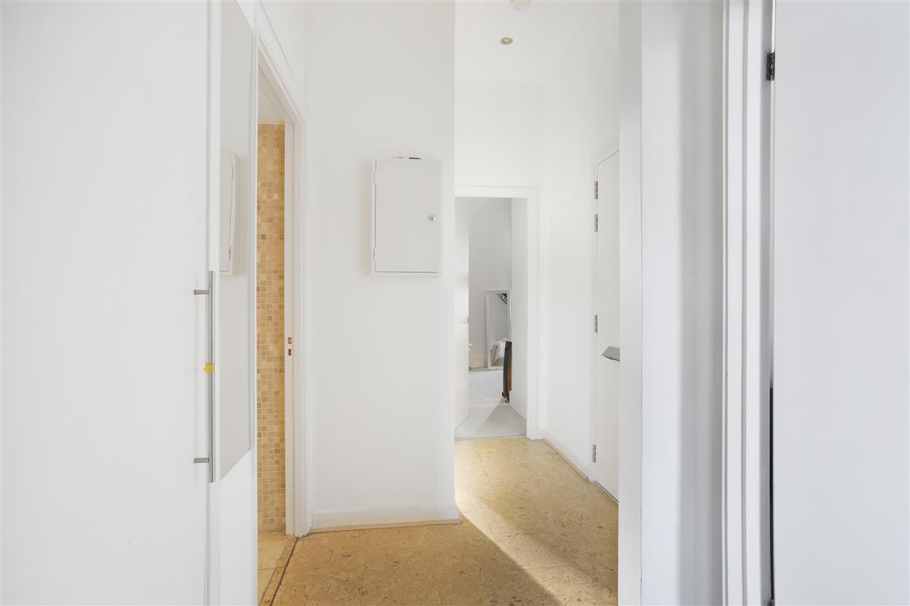 2 bed flat for sale in Caversham Road 8