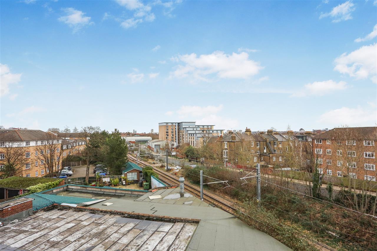 2 bed flat for sale in Junction Road  - Property Image 11