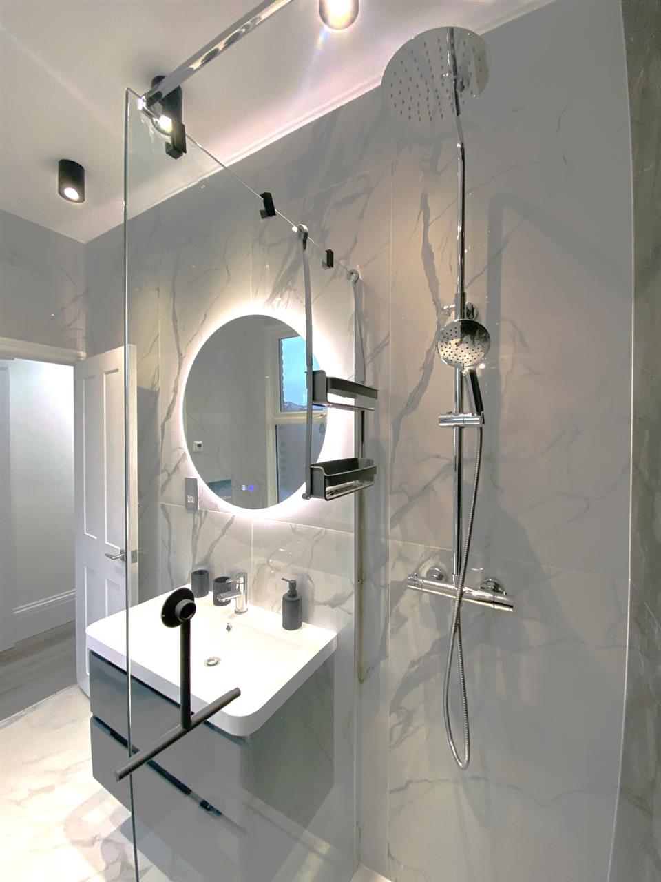 1 bed flat to rent in Hungerford Road 8