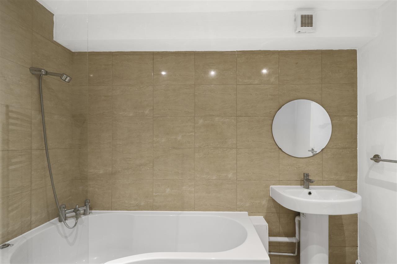 Studio flat for sale in Tufnell Park Road  - Property Image 8