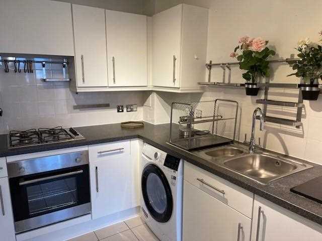 1 bed flat to rent in Wenlock Street 7