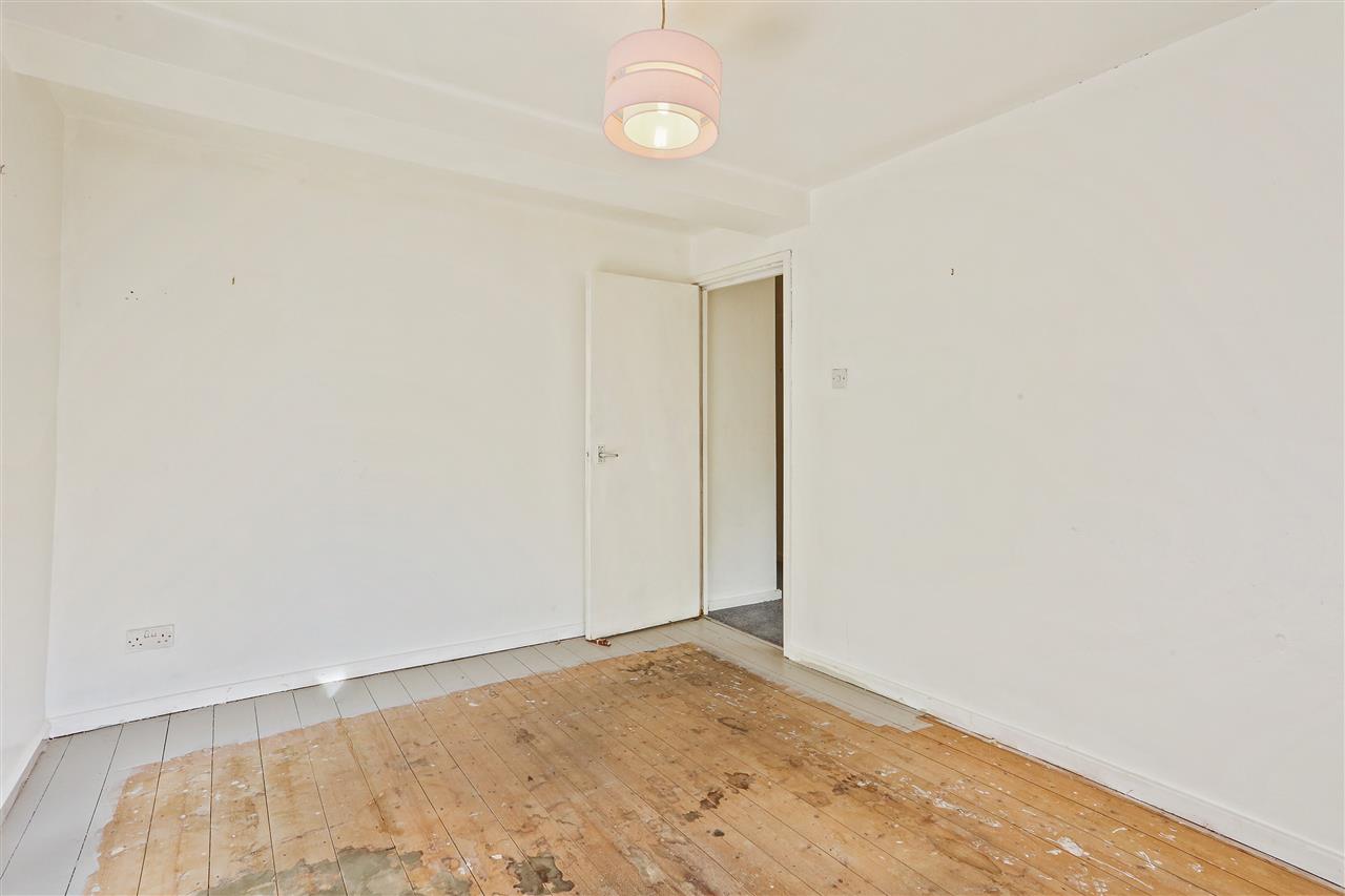 2 bed maisonette for sale in Manorfield Close  - Property Image 8