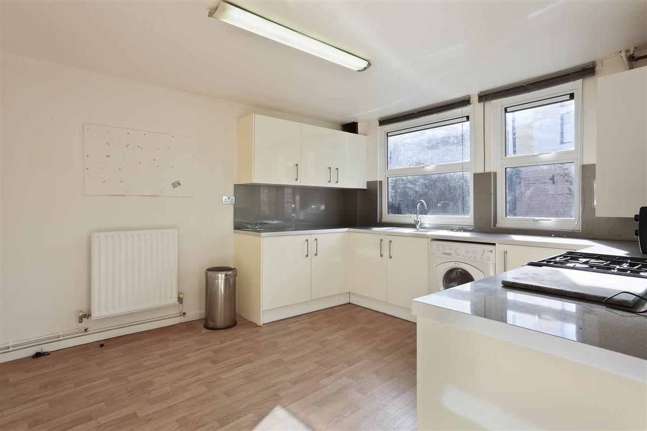 2 bed maisonette for sale in Manorfield Close  - Property Image 9